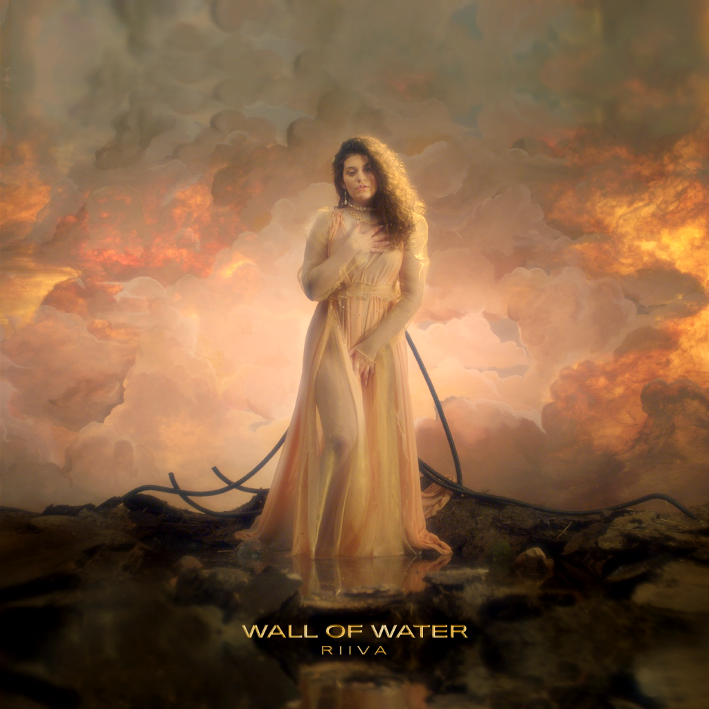 Wall Of Water Single Cover mit RIIVA als Wassergöttin